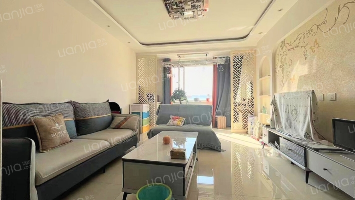 业主诚意出售钻石精装两居，户型朝向俱佳-客厅