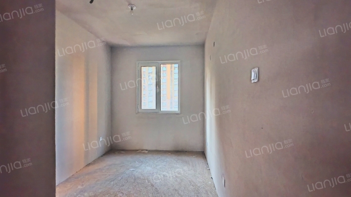 业主移民国外 诚心出售，价格可聊，适合刚需自住-卧室B