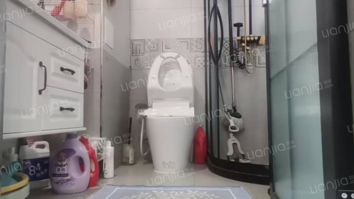 高层住宅，视野开阔，采光好。交通便利。-卫生间