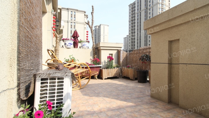 鸿坤理想湾洋房跃层 南北通透四居室 看房方便 精装修-露台