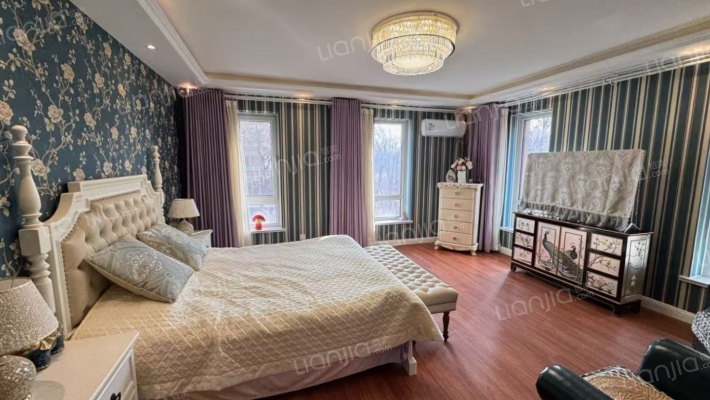 此房精装修房本无抵押 满五年唯一 地上三层 南向入户-卧室C