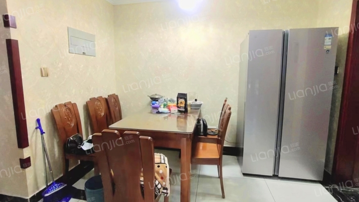 名流美域，满二，简单装修，小区环境优美，看房方便-餐厅