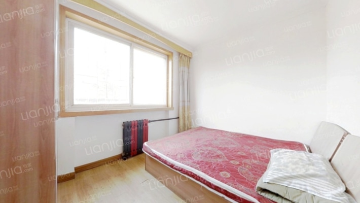 出门东兴街，近双语，公摊小，中间楼层，满五唯一-卧室C