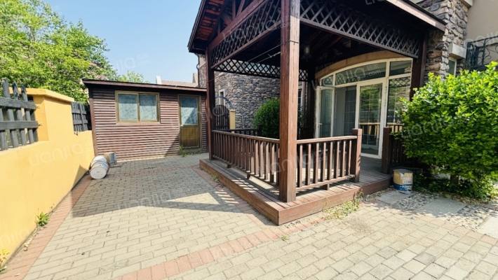独栋别墅 房子业主自住装修保持的很好 有暖气 南花园-入户花园