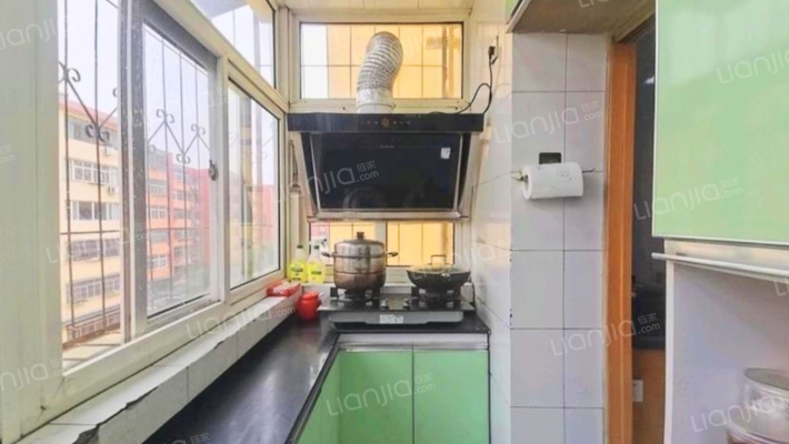 双塔区 中间楼层南北通透三居拎包入住-厨房