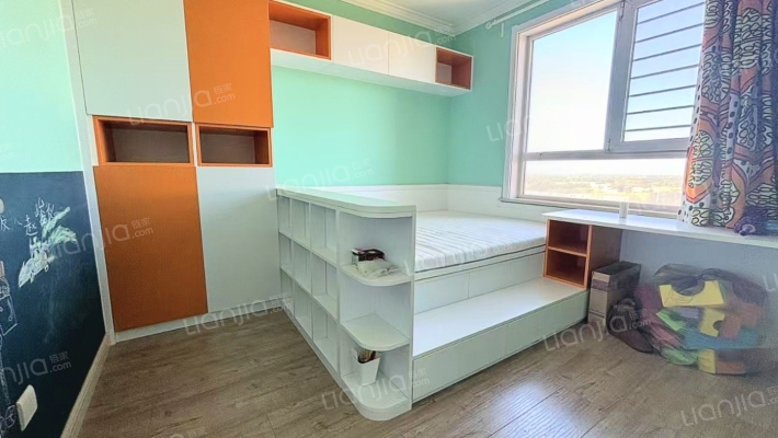 此房房本满五年税费低，采光没有遮挡-卧室C