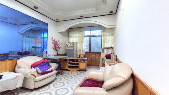 双碑枝元村的楼梯房，户型方正，交通生活方便-客厅