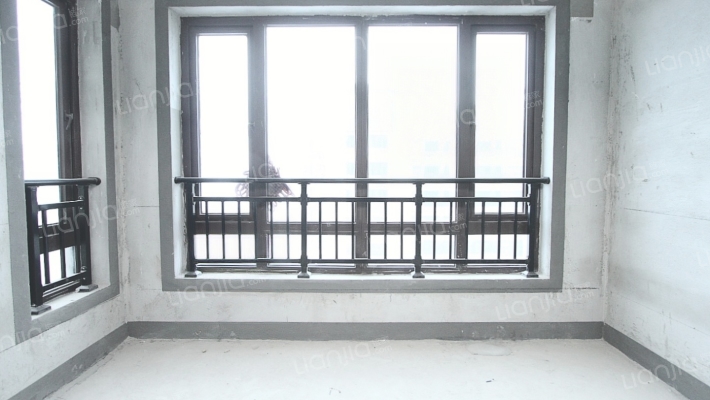 天玺湾经典3房 高层户型好 采光充足-阳台