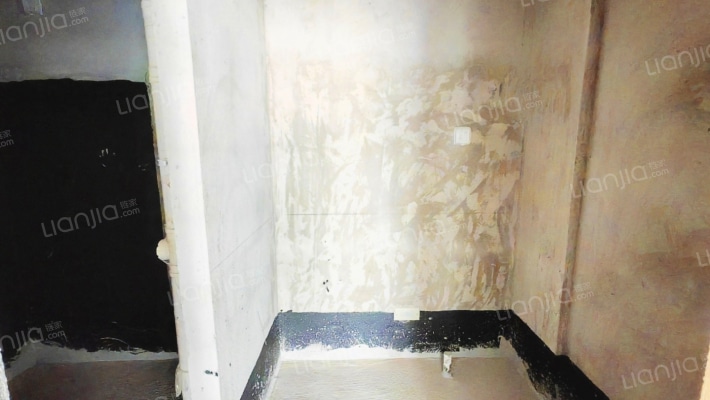 急售三利C区南北向大三居，毛坯满二，价格美丽-卫生间B