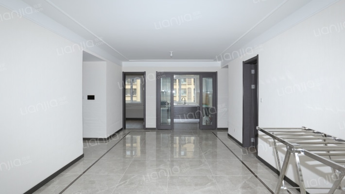 科海明珠二期小高层精装修平层四室支持各种贷款-客厅
