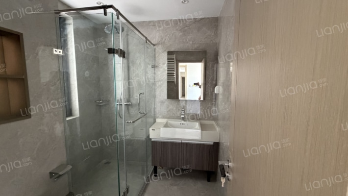 央企小区 精装修 一梯一户 集中供暖 百米楼间距-卫生间B