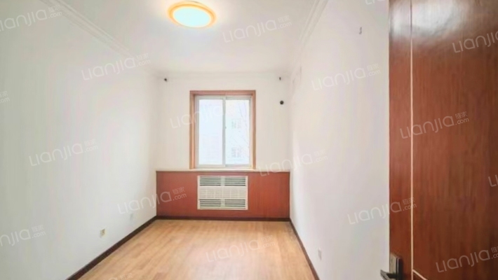 双塔板楼低楼层，房本满五，南北通透三居-卧室B