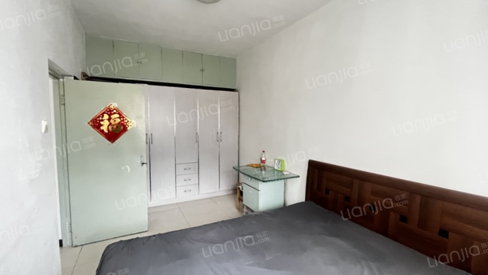 集中供暖，采光好，24小时安保。-卧室A