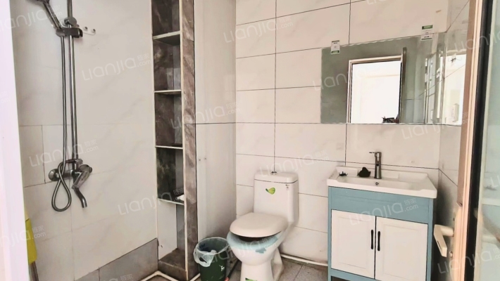 西丁双塔区 正规朝南一居中间楼层-卫生间