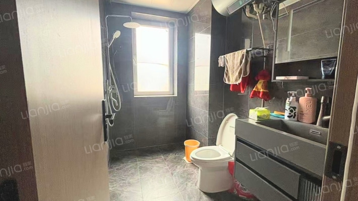 精装！联排带院，满五唯一 高尔夫别墅区 业主靠谱卖-卫生间A