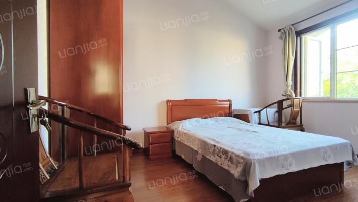 房主出国诚意出售闲置别墅，院子大，带装修拎包入住-卧室D