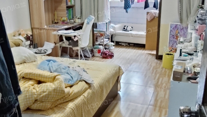 此房满五年， 税低 南北通透三室二厅，板楼公摊面积小-卧室A