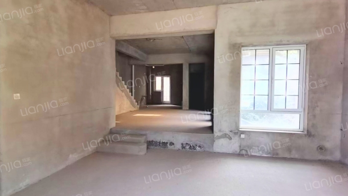 京西 京都高尔夫别墅区 291平南入户的联排别墅急售-客厅A