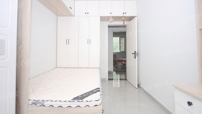 建业新城小区 4室2厅交通便利 小区环境干净舒适-卧室C
