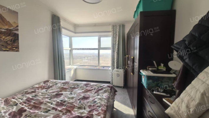 北京界南北通透三居室，户型好精装修，门口838车站。-卧室A