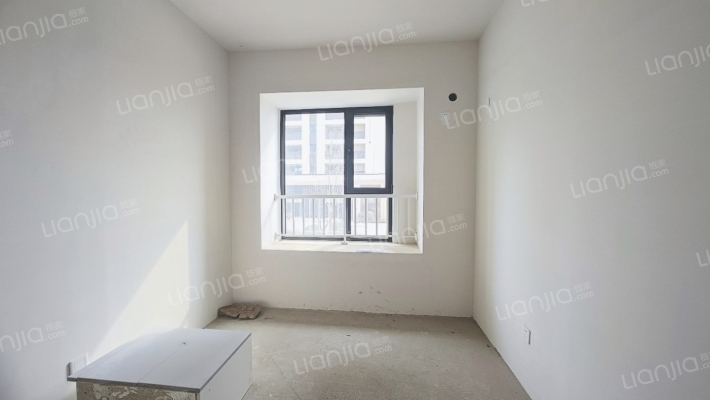 一梯两户南北户型出行方便，三阳三居-卧室B