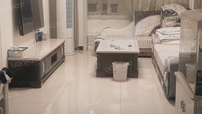 水岸花城，好房源，环境好，交通便利。-客厅