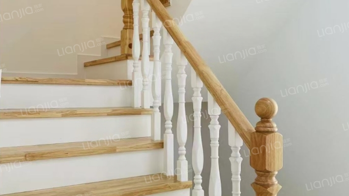 爱伦堡 精装修 直接入住 房本满二-楼梯间