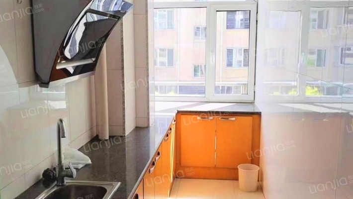 榆洲新城 电梯房 位置好 三居室 70万-厨房