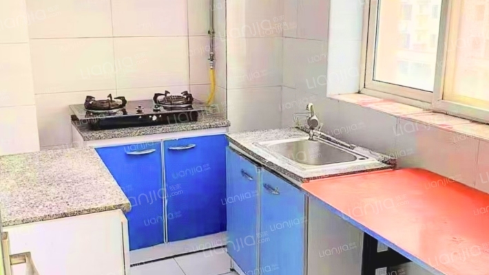 中间楼层，满五唯一，业主诚心出售-厨房