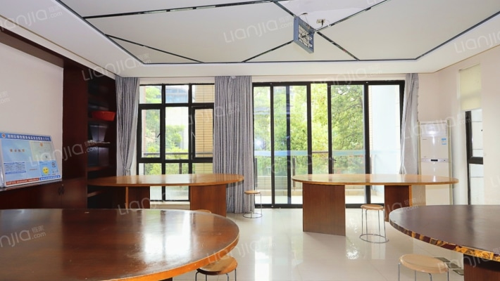 星河丹堤A区二手房实景图