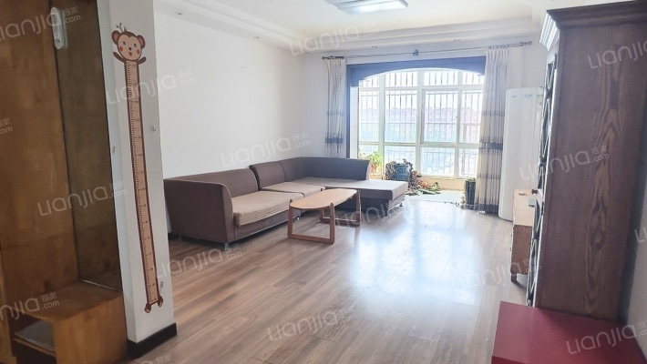 正规三居室，房屋宽敞明亮舒适，适宜居住-餐厅