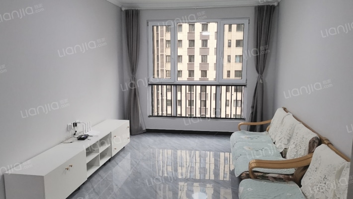 大社区，70年产权，人车分流，小区环境优美-客厅