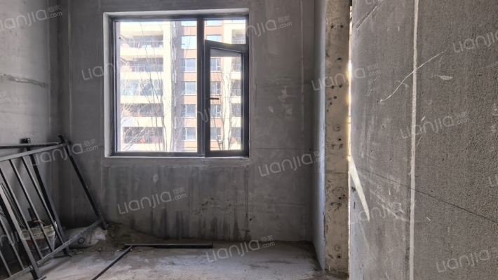 花田路 集中供暖，洋房下叠带小院-卧室D