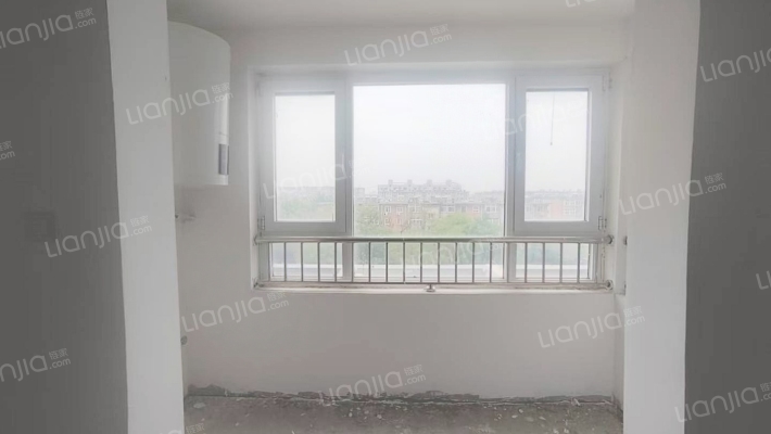 低楼层 地理位置优越 交通便利生活配套设施齐全-阳台