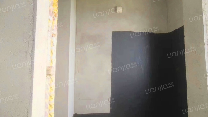 三利中和城一步北京城  南北4居室 毛坯-卫生间