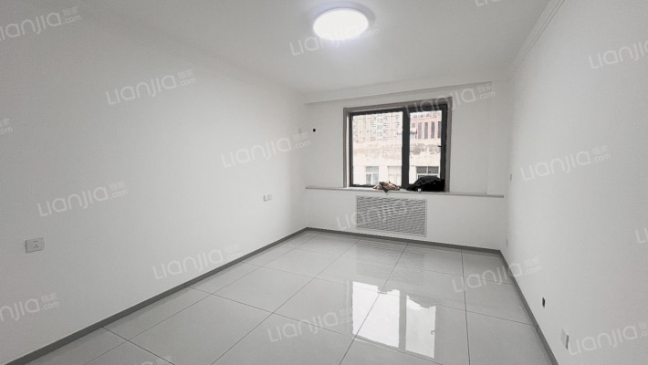 板楼，公摊小，南北通透两居，无遮挡，采光很好-卧室B