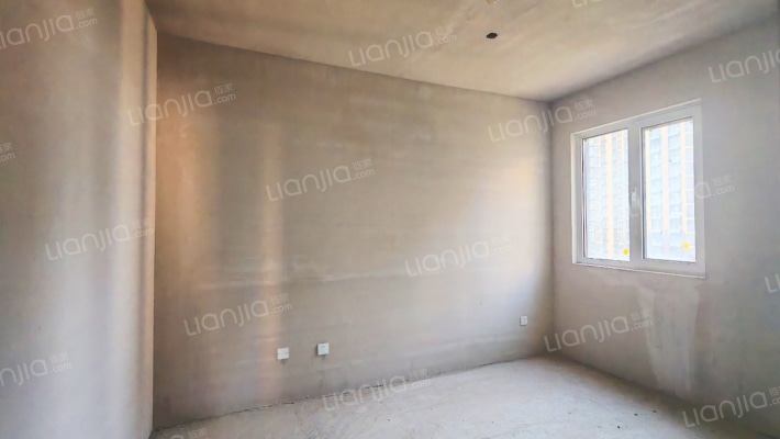 70年大产权，房证满二，次新房，通勤北京，交通方便。-卧室C