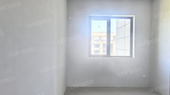 花田路 大社区 集中供暖  南北通透三居 全明户型-卧室B