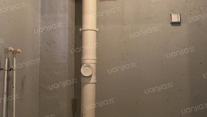 南向两居室，中间楼层采光无遮挡-卫生间A