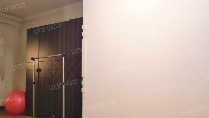 国富嘉园  复试1跃2，集中供暖，德信公园旁-楼梯间