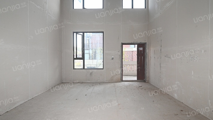 保利半山纳帕溪谷二手房实景图