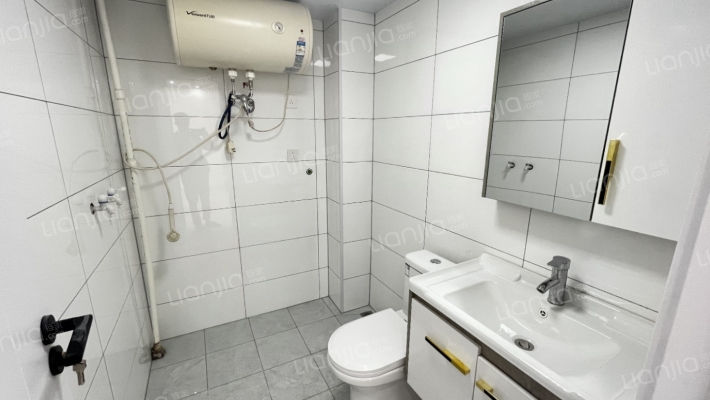 南门小区 新装修未住人 房证过两年 看房方便-卫生间