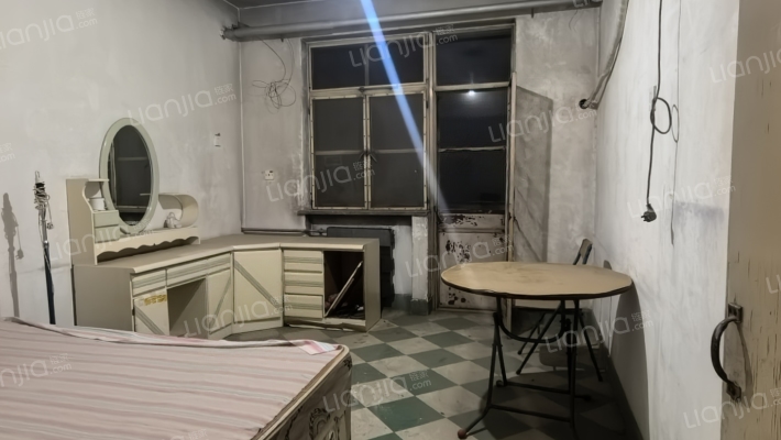 107国道旁 大社区 集中供暖 南北通透两居-卧室A