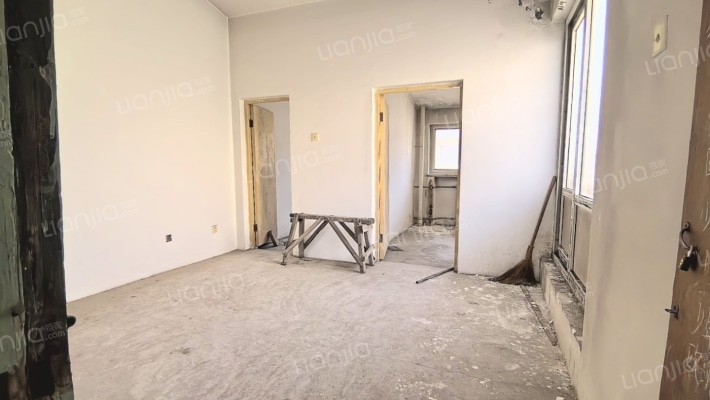 范阳主路 二康旁 停车方便 满五年 有露台-客厅B