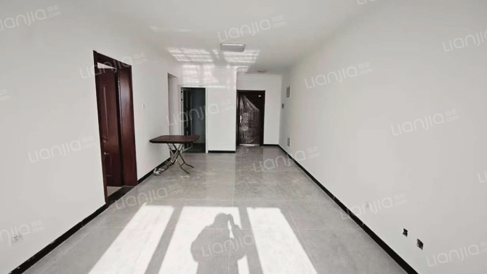 北京界三利中和城大两居精装，小区位置好门口838车站-客厅