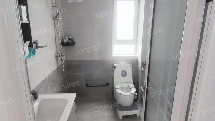 楼层户型好 南北通透 精装修可直接拎包入住-卫生间