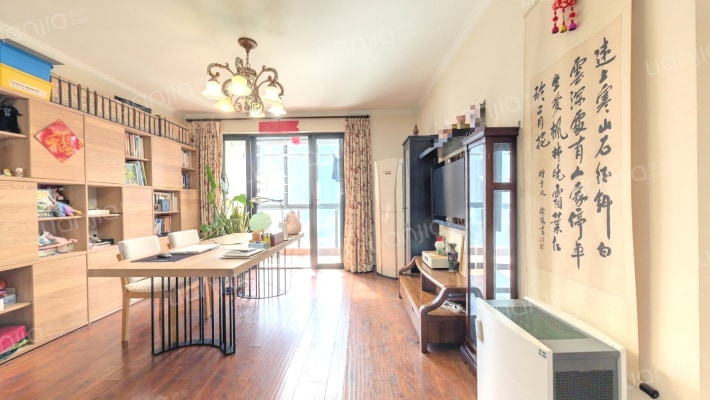 新未来花园泊爵二手房实景图