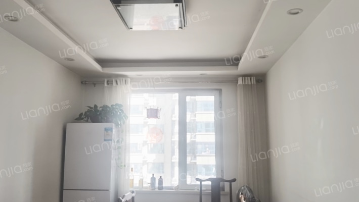 838沿线，70年产权，房子精装修，小区是集体供暖-餐厅