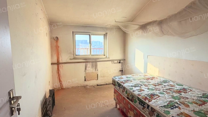 宝石花物业  集中供暖   阁楼 4居室-卧室E