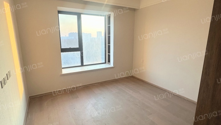 精装修带车位 集中供暖高新区 采光好-卧室